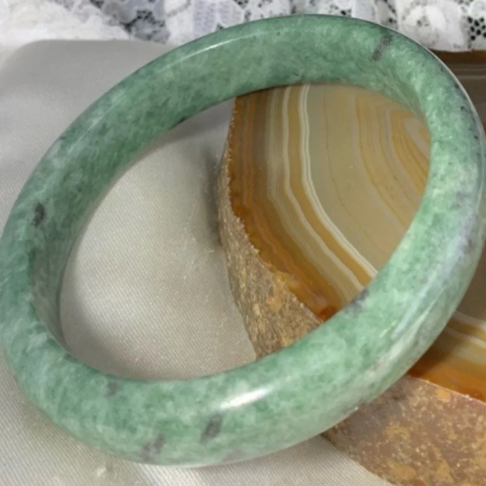 NATURAL JADE VINTAGE BANGLE BRACELET